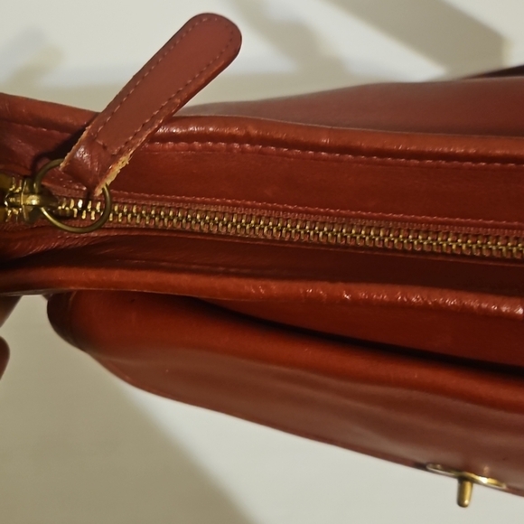 Vintage COACH Red Taft Leather Crossbody Bag #9980 – Classic & Rare - Picture 13 of 16